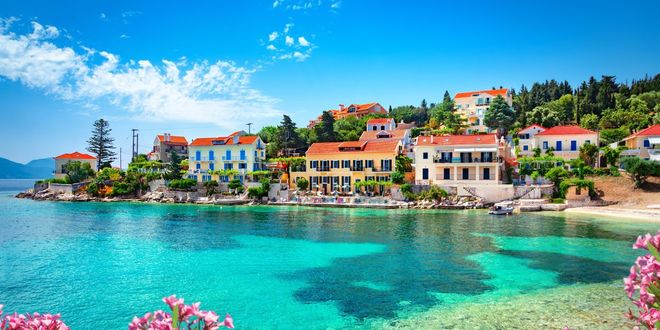 Blick auf den Ort Fiskardo, Kefalonia, Ionisches Meer, Griechenland