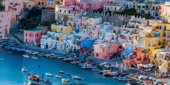 Λιμάνι και πόλη της Προτσίντα, Φλεγραία Νησιά, Ιταλία