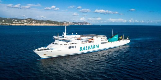 Baleàrias Smart Ship Bahama Mama in Küstennähe