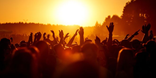 Concerto di musica dal vivo al tramonto